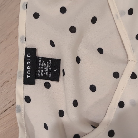 Polkadot Blouse Torrid - Picture 2 of 3
